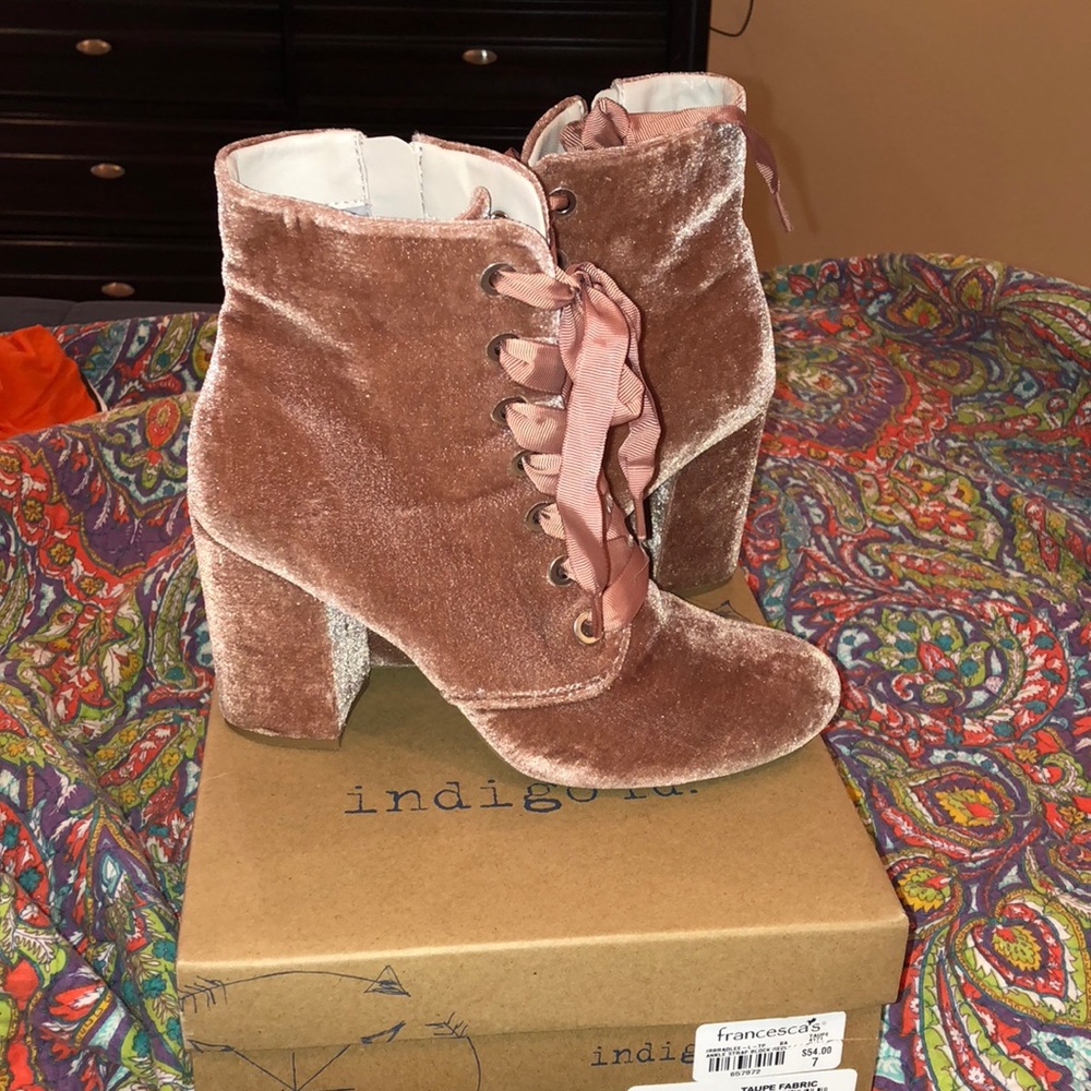 Kenneth Cole Reaction velvet gold velvet boots